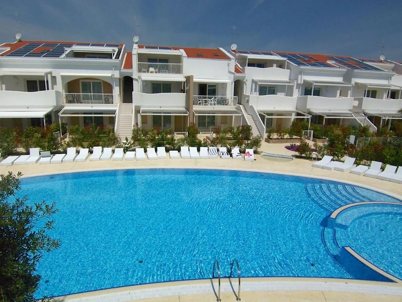 Wave Village Apartments ليدو دي يسولو