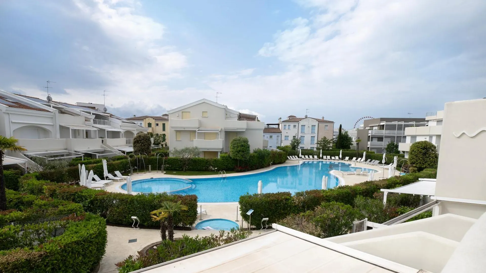 Wave Village Apartments ليدو دي يسولو